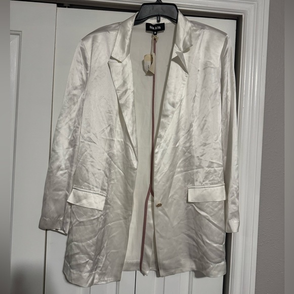 SER.O.YA Ronin Satin Blazer Jacket - Picture 4 of 9
